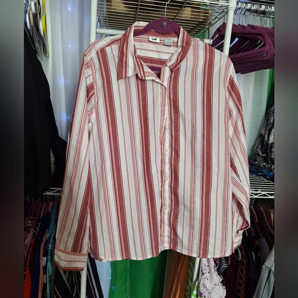 LEE SIZE LARGE BUTTON DOWN LONG SLEEVE TOP SALMON PINK AND WHITE STRIPED